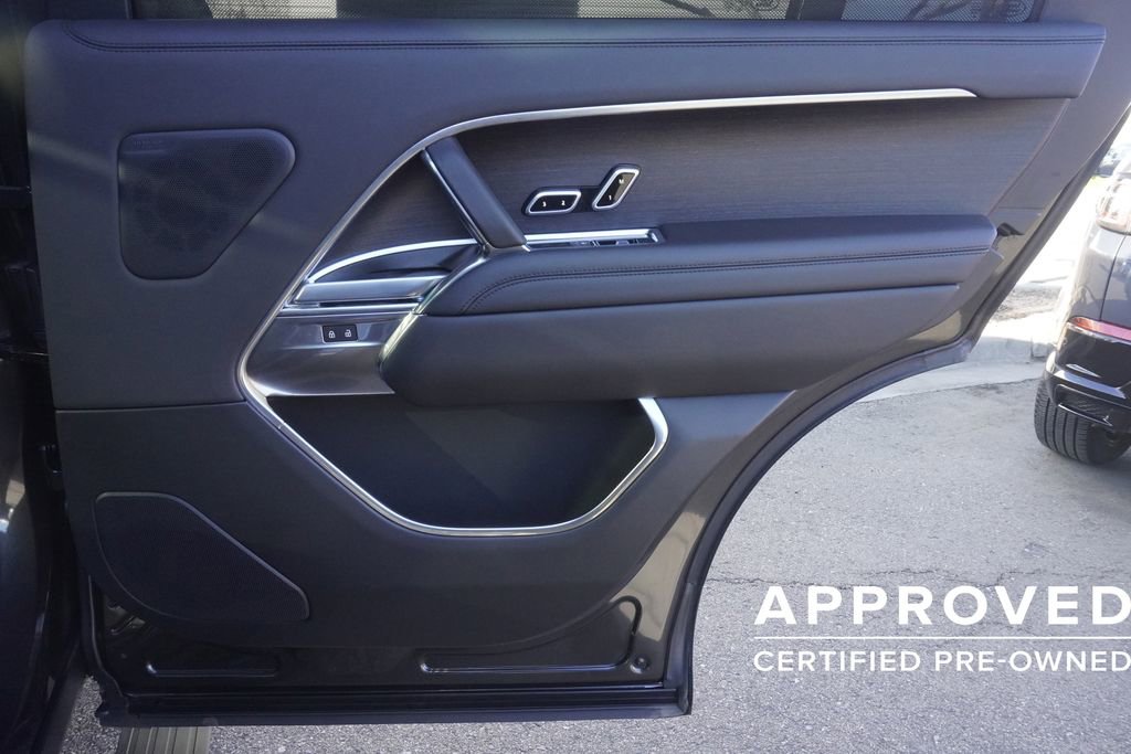 Used 2025 Land Rover Range Rover Long Wheelbase SE image 25