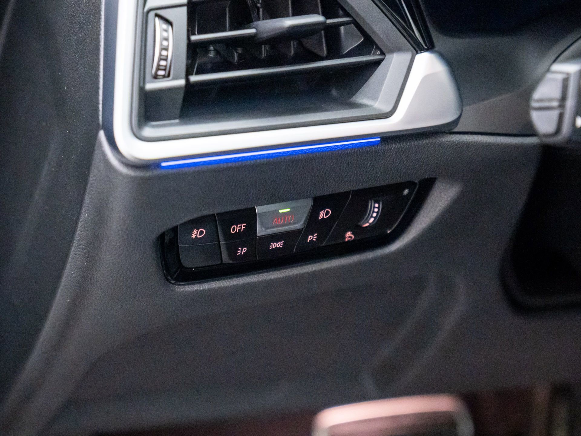 Certified 2022 BMW 330i xDrive Sedan w/ M Sport Package image 19