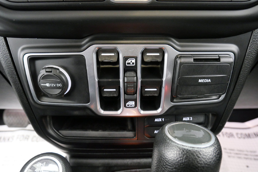 Used 2020 Jeep Wrangler Unlimited Sport w/ Technology Group AWD/4WD image 28