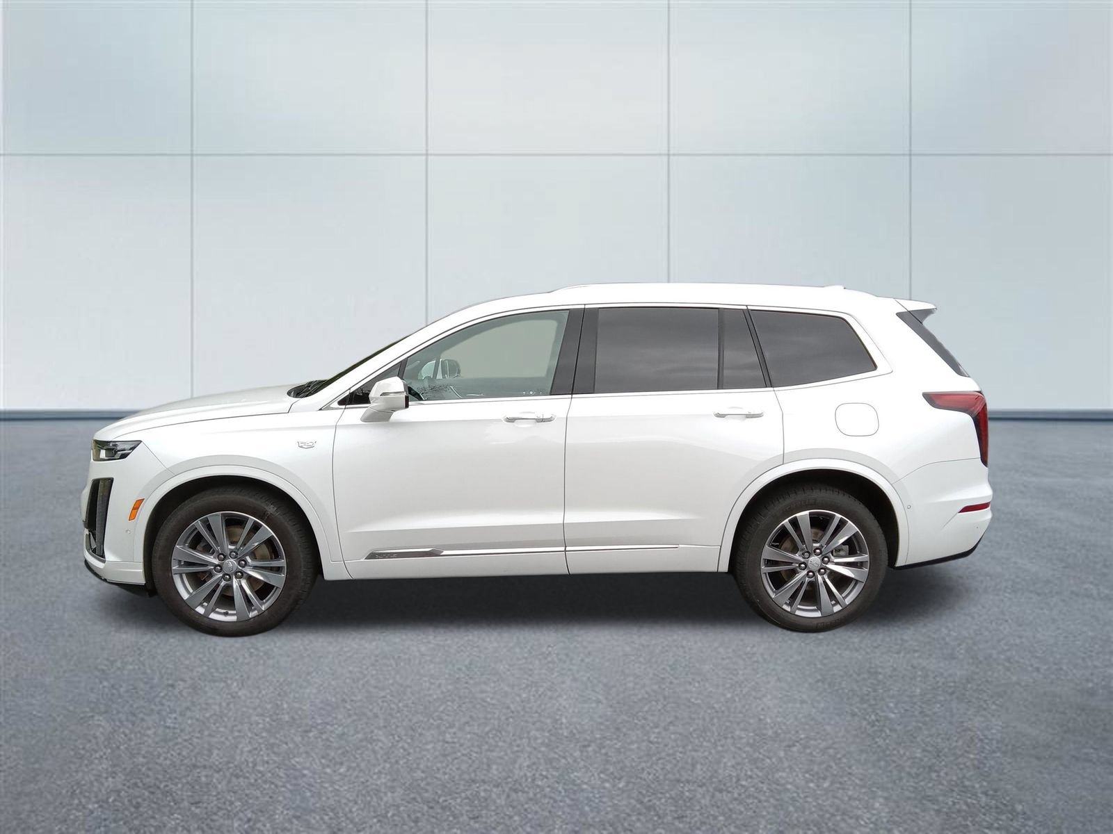 Used 2024 Cadillac XT6 Premium Luxury w/ Technology Package AWD/4WD image 2