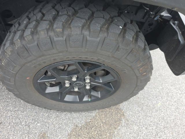 Used 2025 Jeep Gladiator Sport AWD/4WD image 13