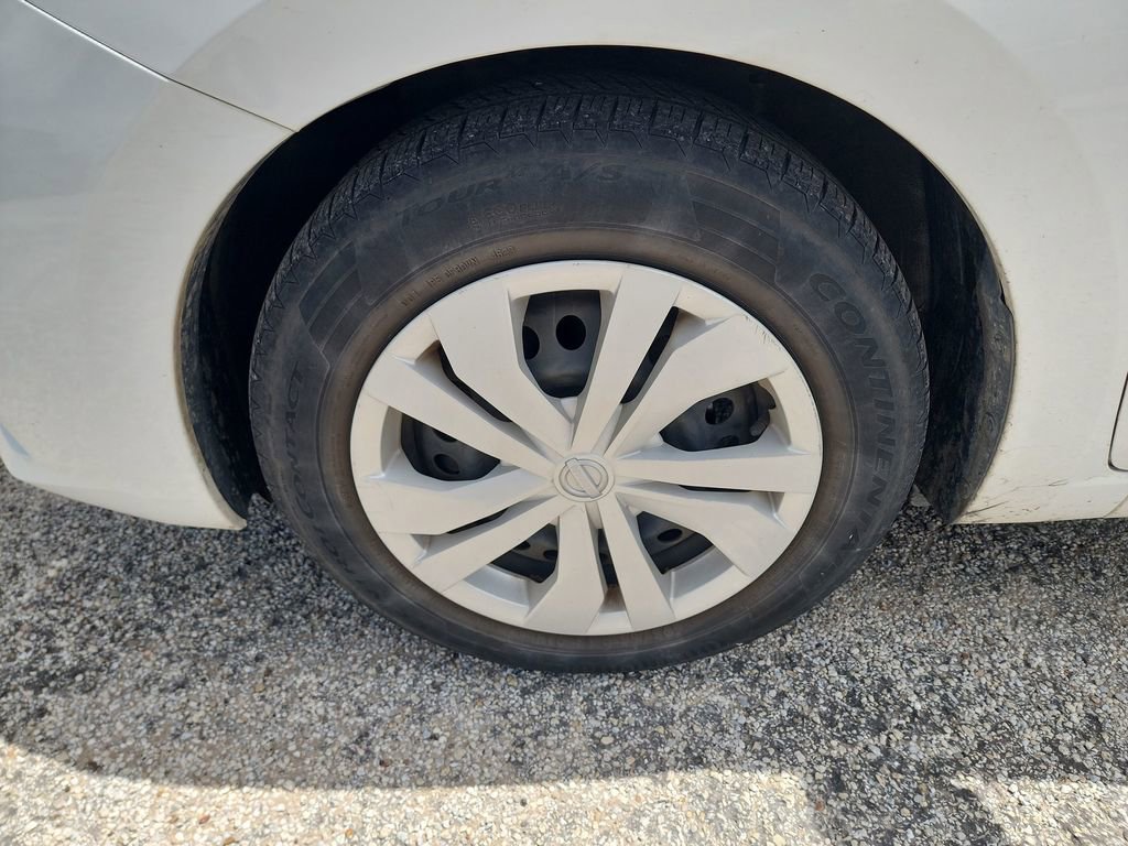 Used 2022 Nissan Versa S FWD image 12