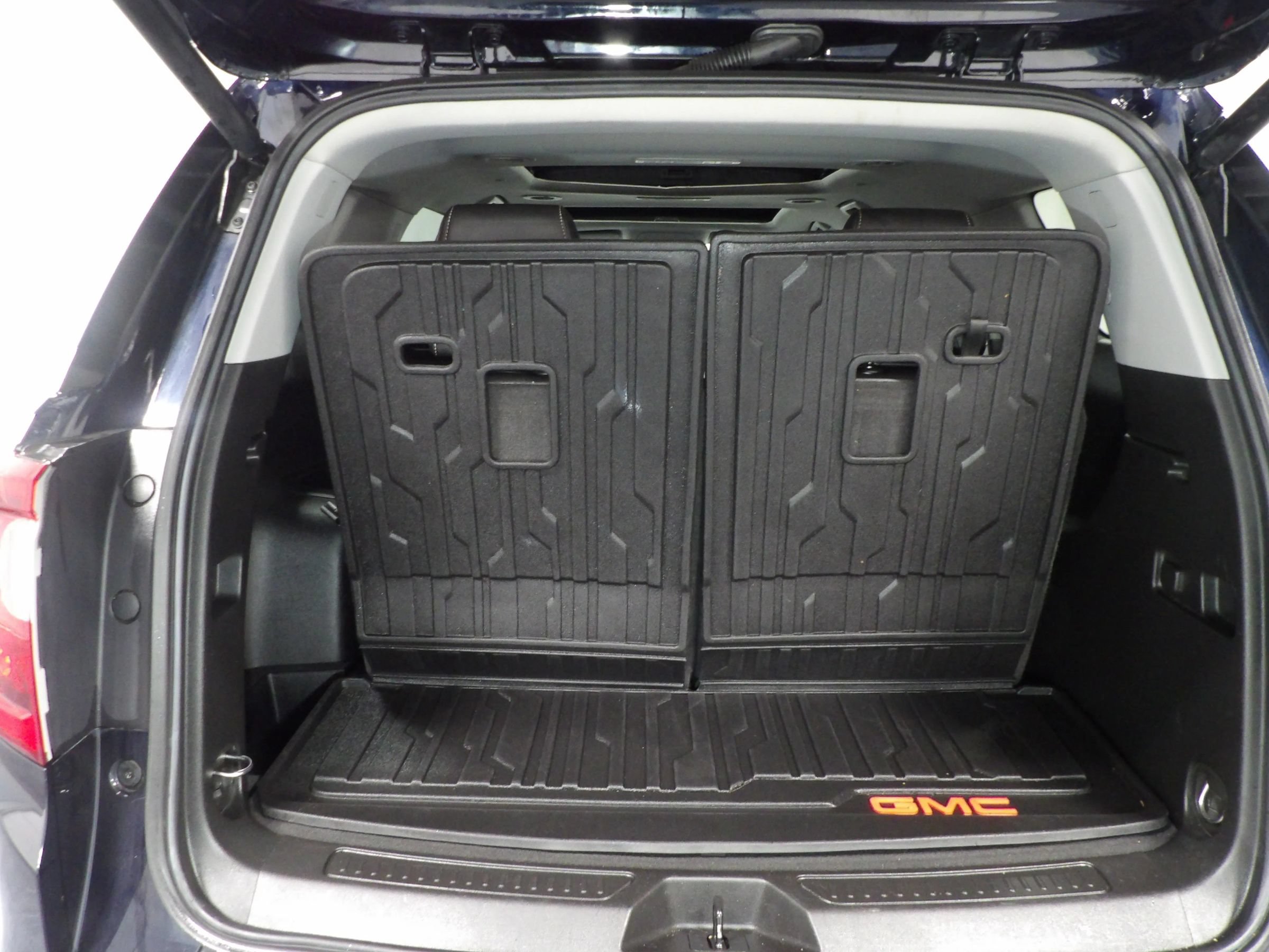 Used 2022 GMC Acadia SLT w/ Preferred Package AWD/4WD image 8