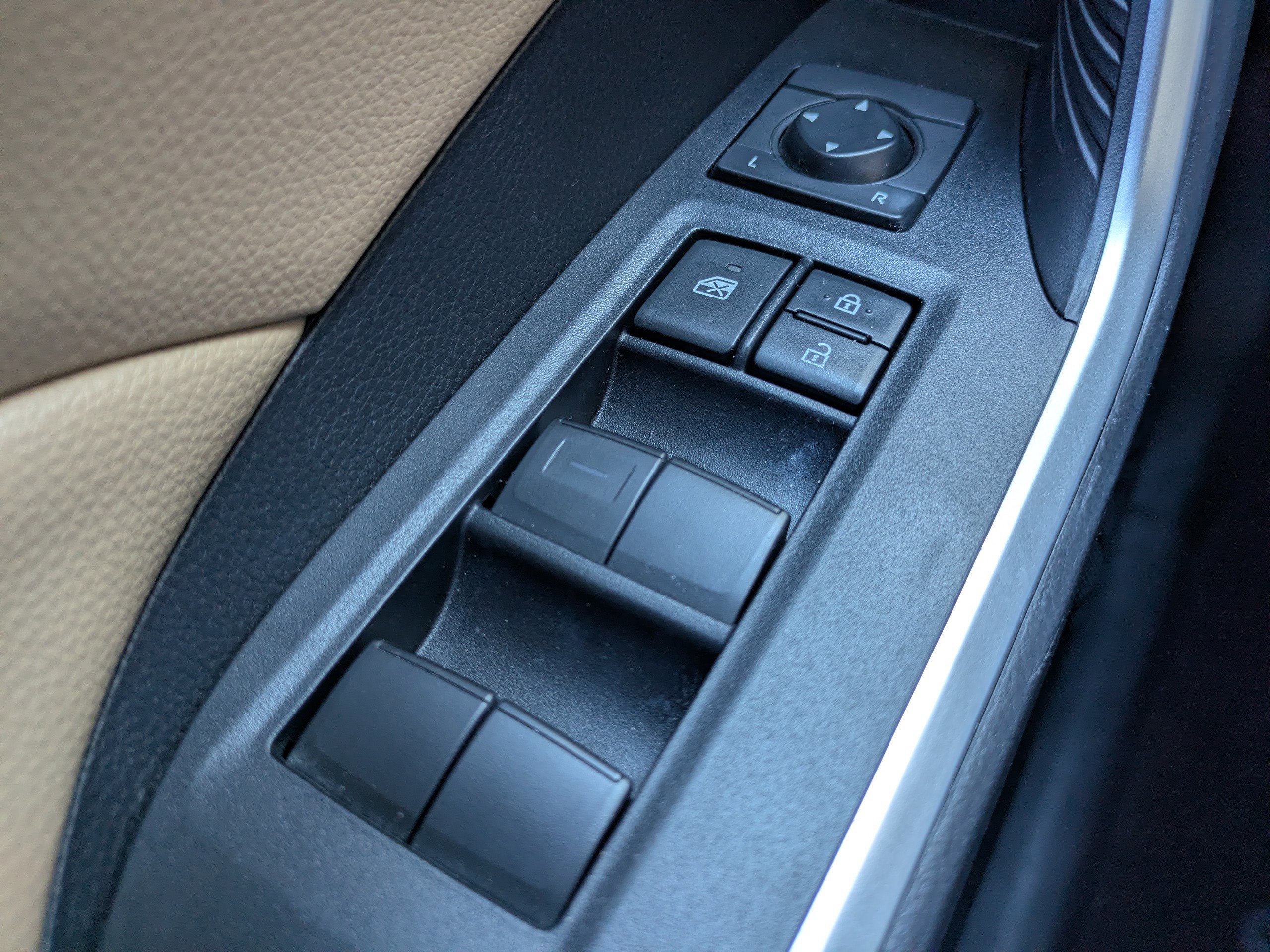 Used 2019 Toyota RAV4 XLE w/ Convenience Package image 21