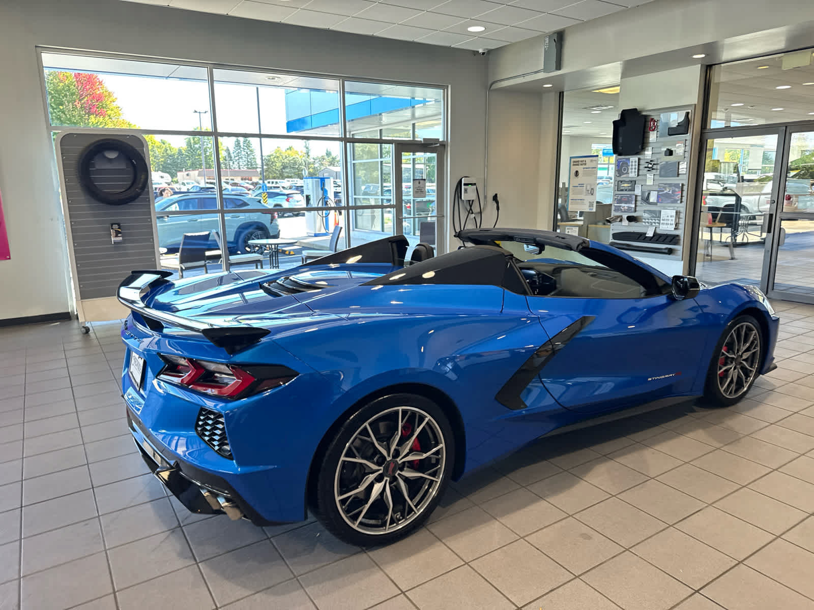 Used 2025 Chevrolet Corvette Stingray Preferred Conv w/ Z51 Performance Package RWD image 13