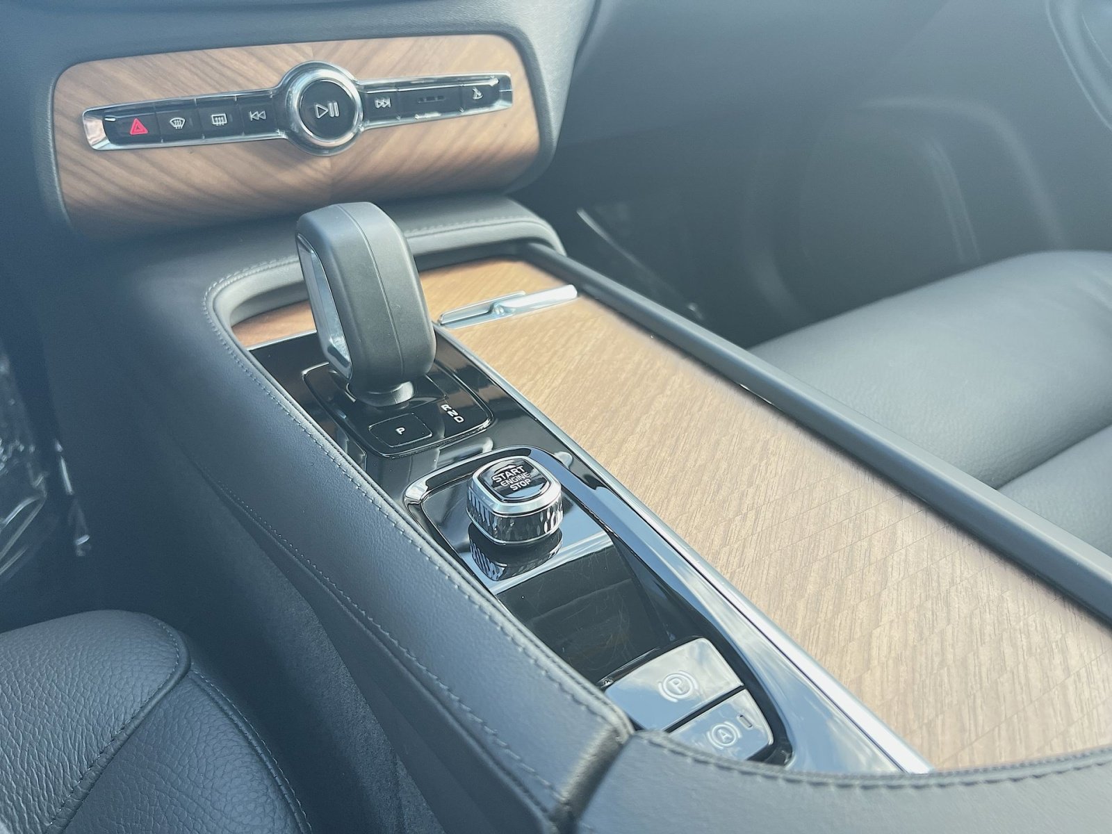 Certified 2025 Volvo XC90 B6 Plus image 22