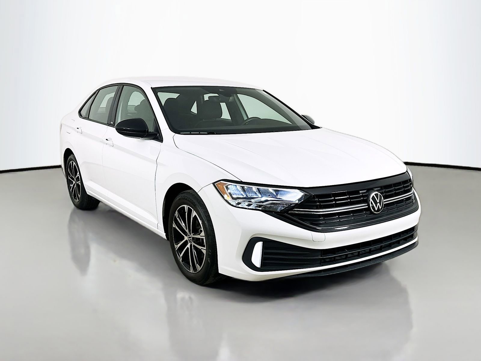 Used 2024 Volkswagen Jetta Sport FWD image 3