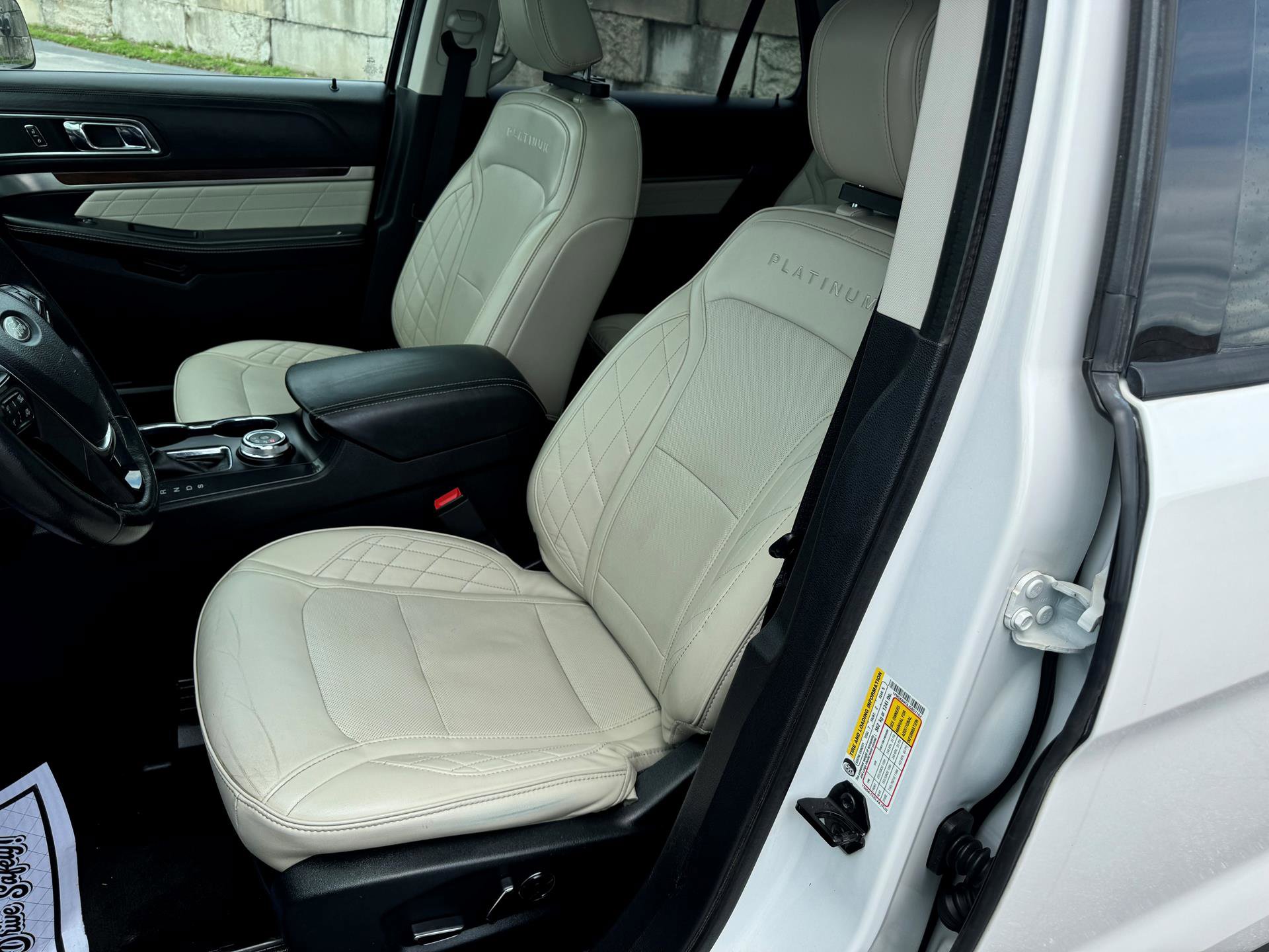 Used 2018 Ford Explorer Platinum image 11