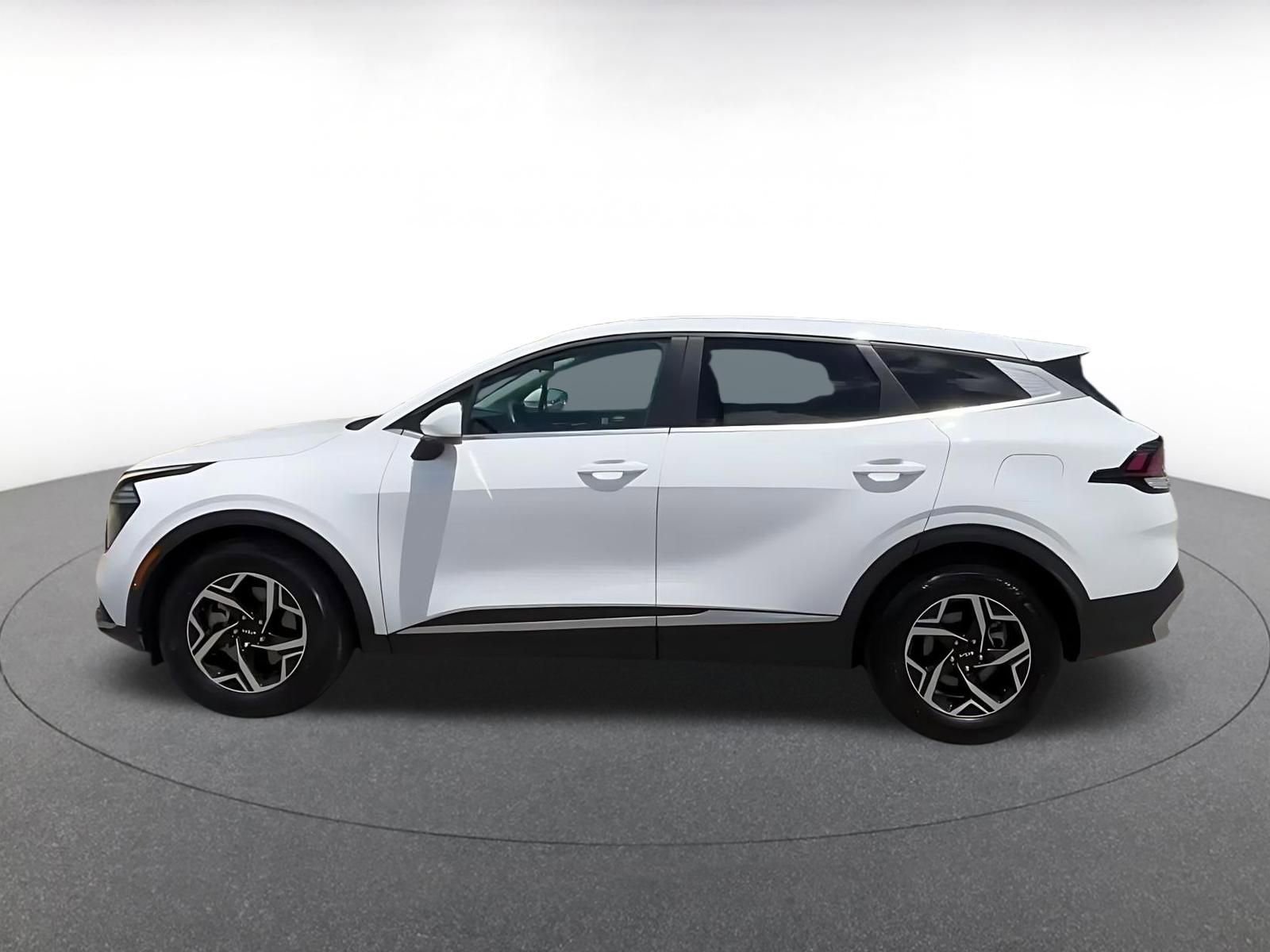 Used 2025 Kia Sportage LX FWD image 9