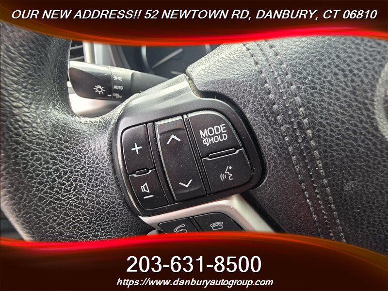 Used 2016 Toyota Highlander LE AWD/4WD image 17