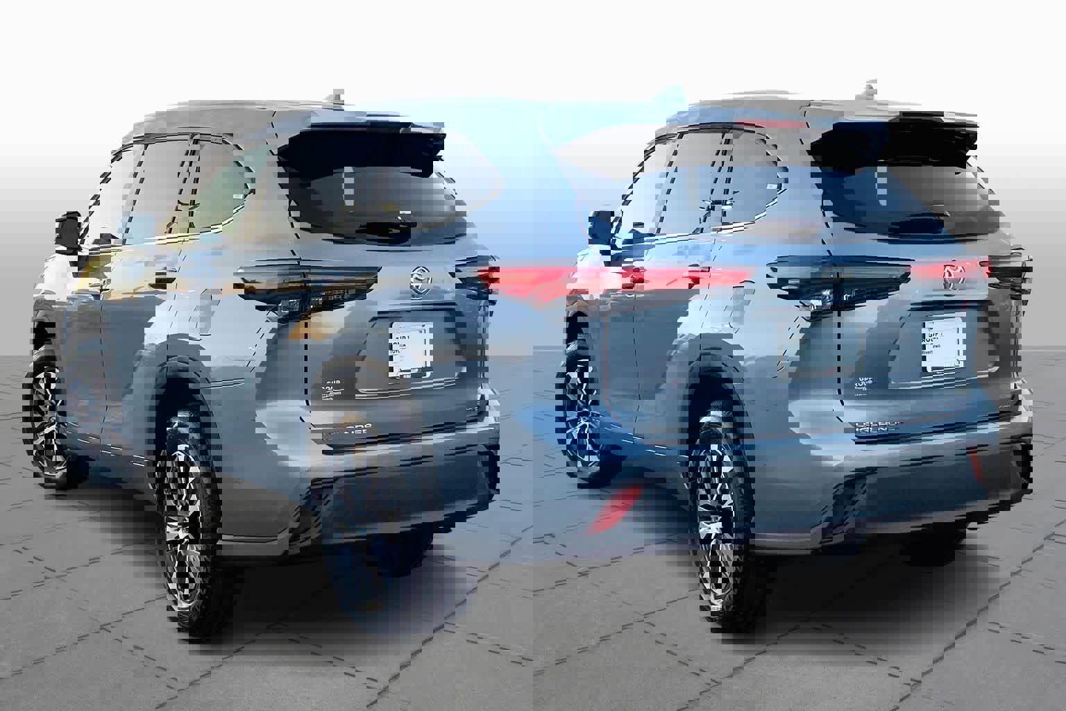 Used 2023 Toyota Highlander XLE image 12