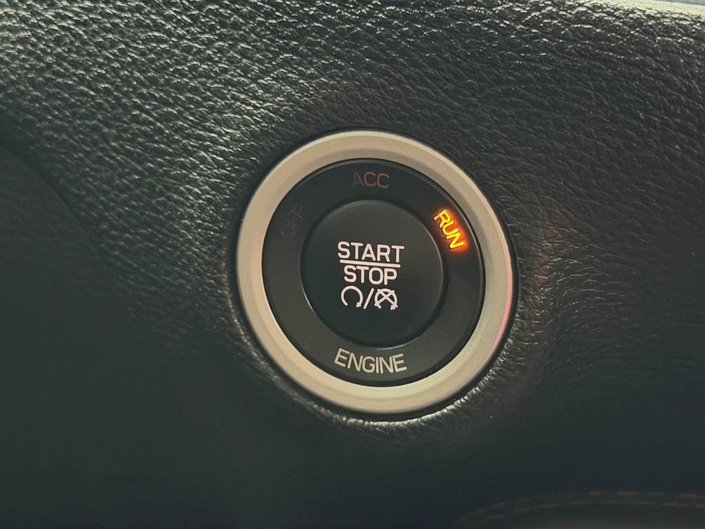 Used 2015 Dodge Challenger R/T Plus RWD image 26