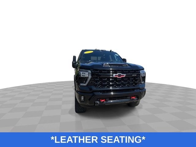 Used 2024 Chevrolet Silverado 2500 ZR2 w/ Technology Package AWD/4WD image 4