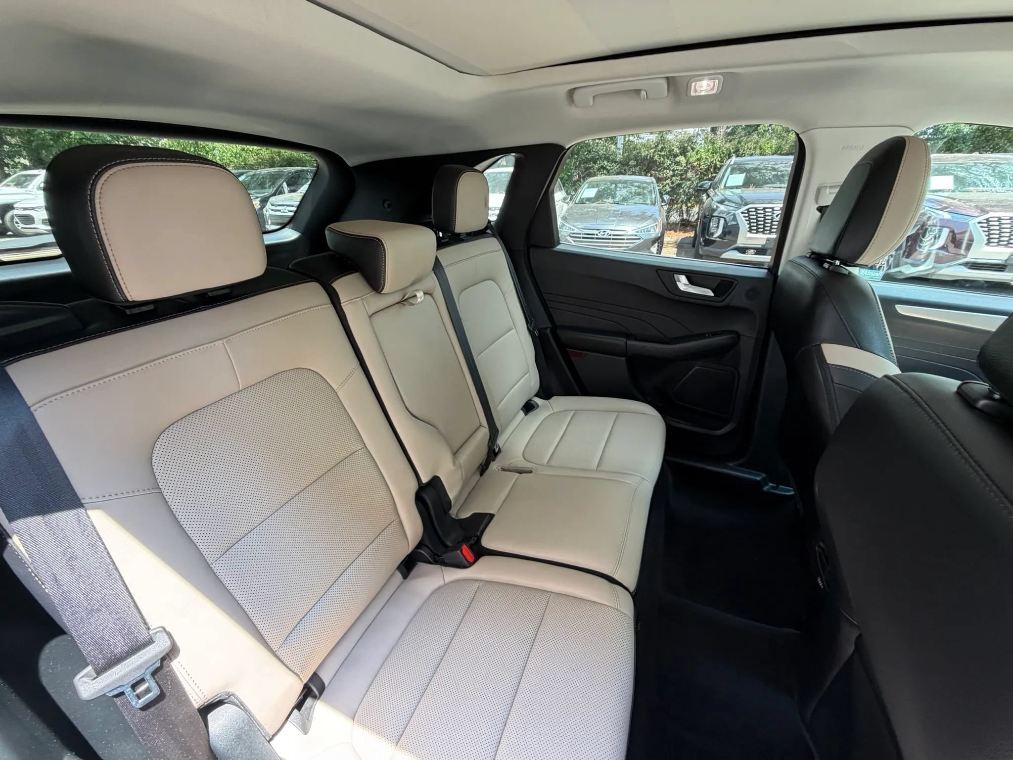 Used 2021 Ford Escape SEL w/ Technology Package FWD image 11