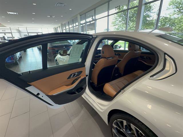 New 2025 BMW 330i xDrive Sedan w/ Premium Package AWD/4WD image 44