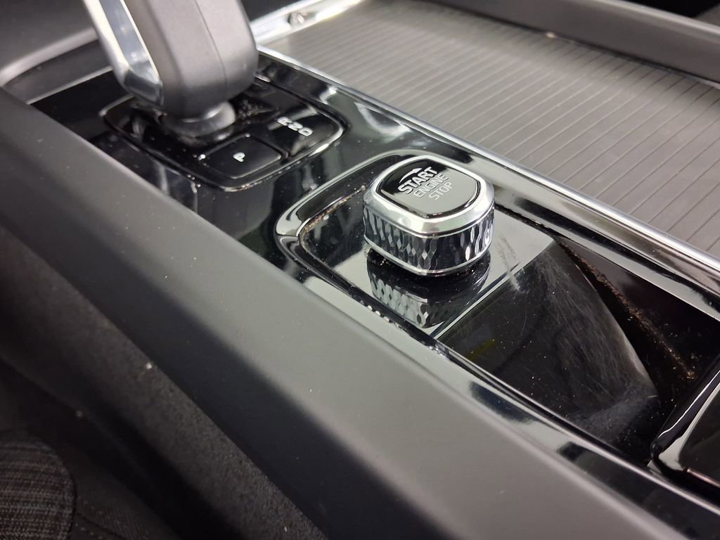 Certified 2023 Volvo XC60 B5 Core AWD/4WD image 24