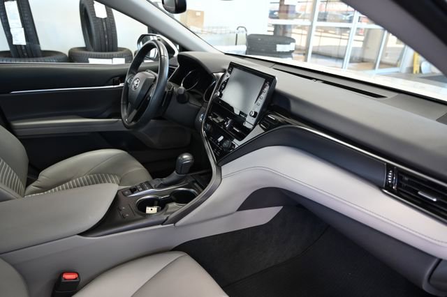 Used 2023 Toyota Camry SE w/ Cold Weather Package image 14