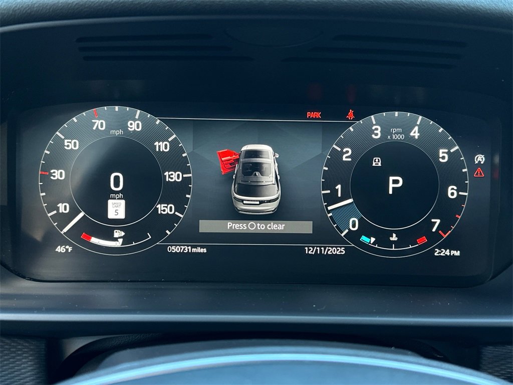 Used 2023 Land Rover Discovery Metropolitan Edition image 31