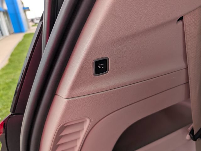 Used 2022 Chrysler Pacifica Touring-L FWD image 9