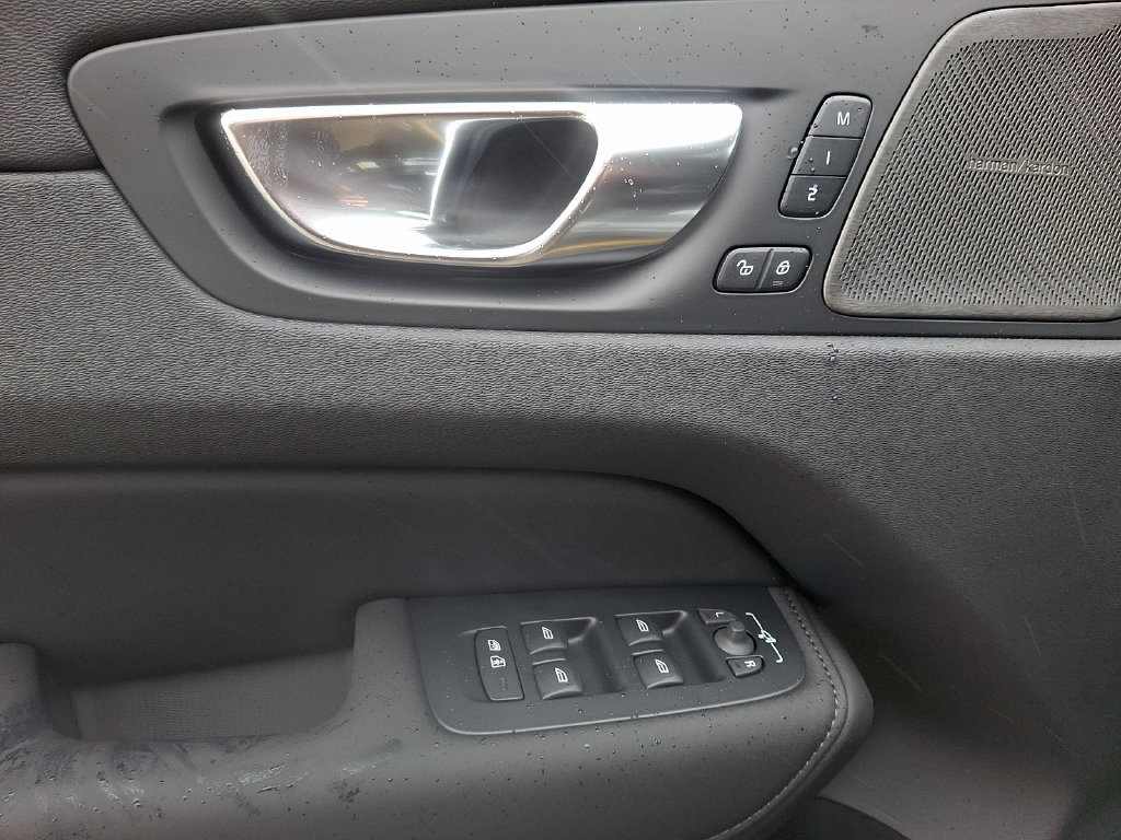 New 2027 Volvo XC60 B5 Plus AWD/4WD image 10