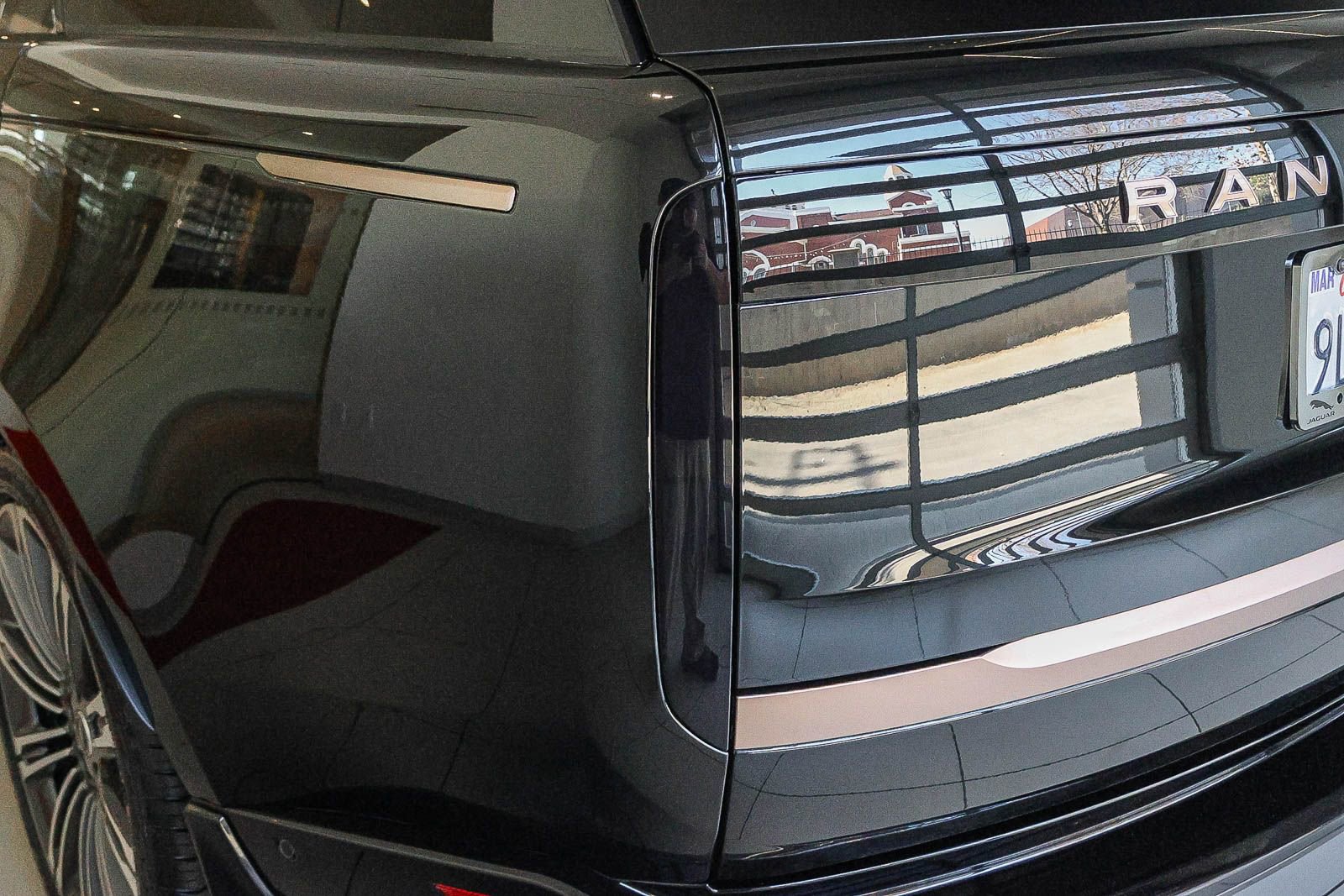 Used 2024 Land Rover Range Rover SV image 7