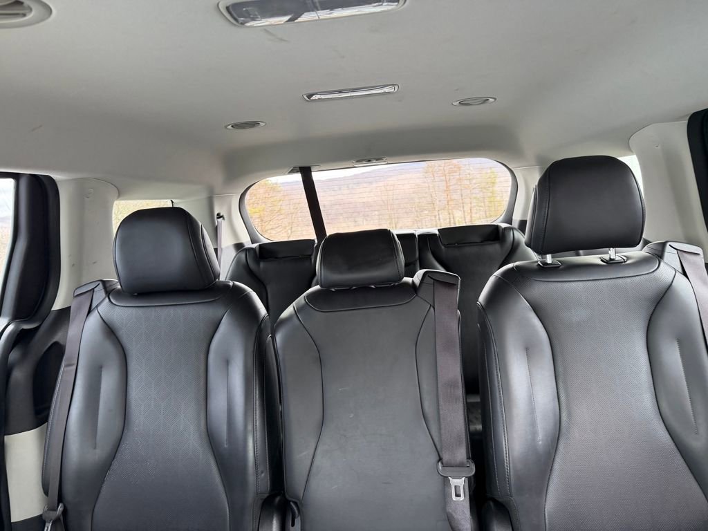 Used 2022 Kia Carnival LX FWD image 20