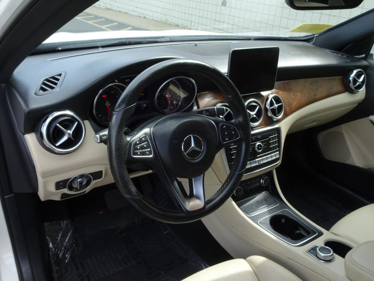 Used 2018 Mercedes-Benz GLA 250 4MATIC image 9