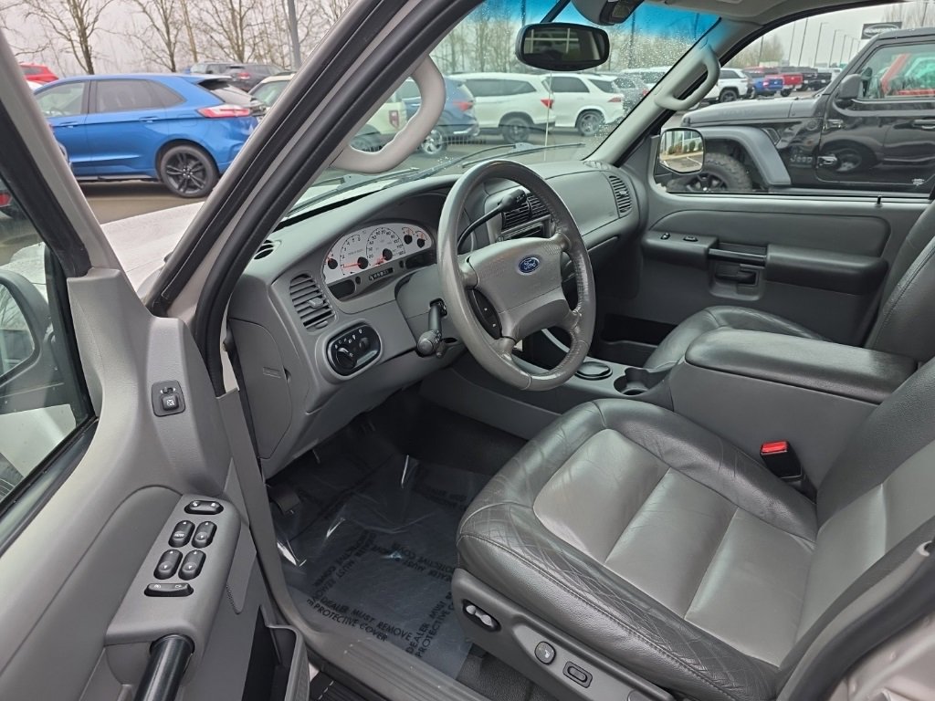 Used 2004 Ford Explorer Sport Trac 4x4 image 12
