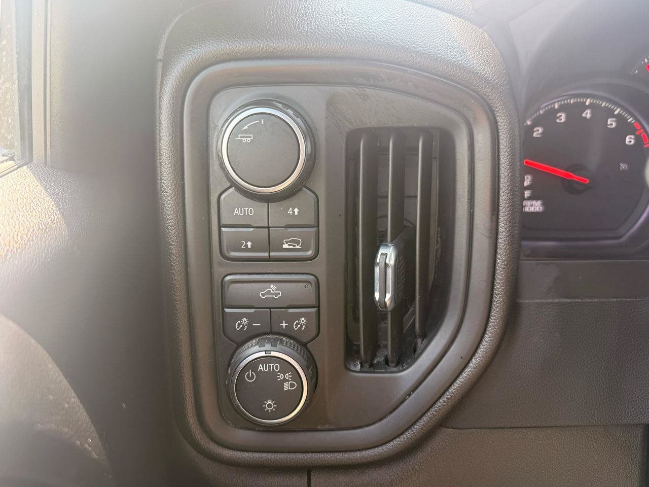 Used 2022 Chevrolet Silverado 1500 Custom AWD/4WD image 17
