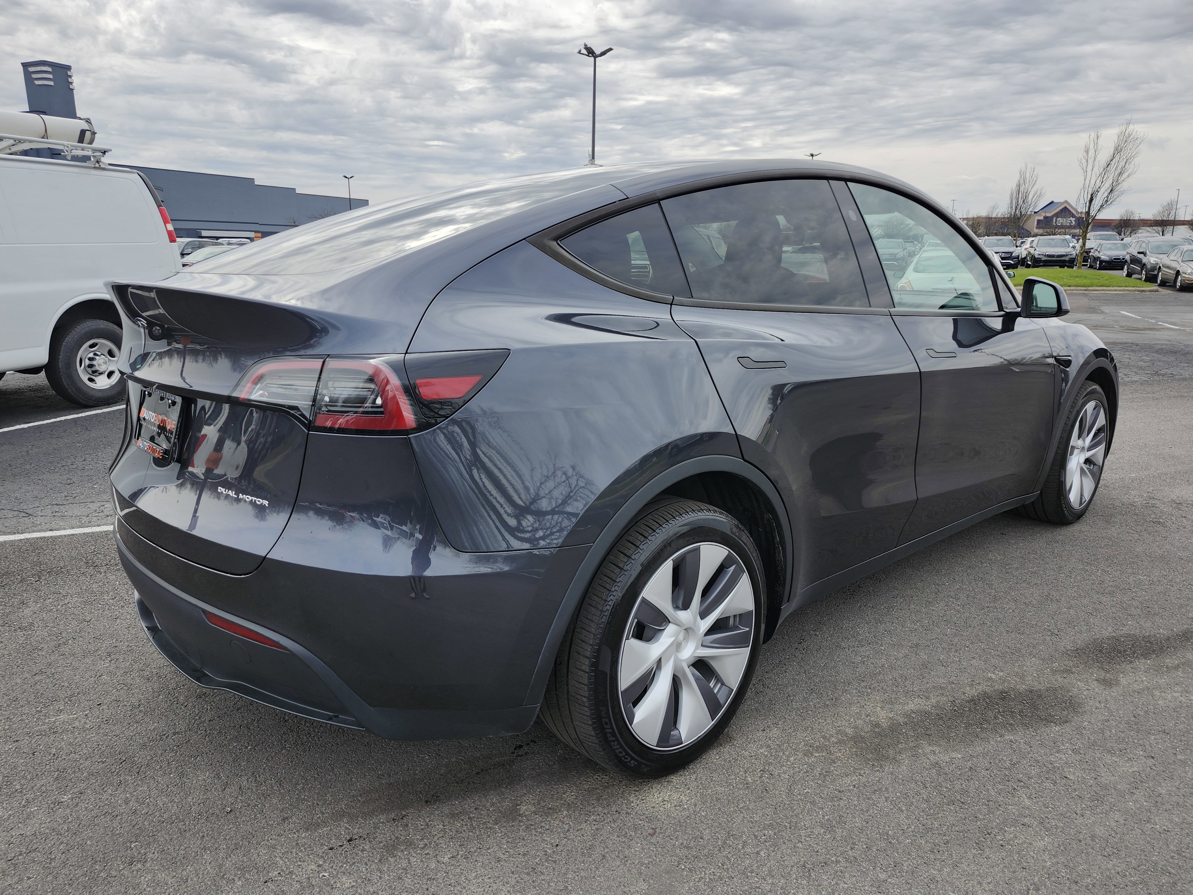 Used 2024 Tesla Model Y Long Range AWD/4WD image 17