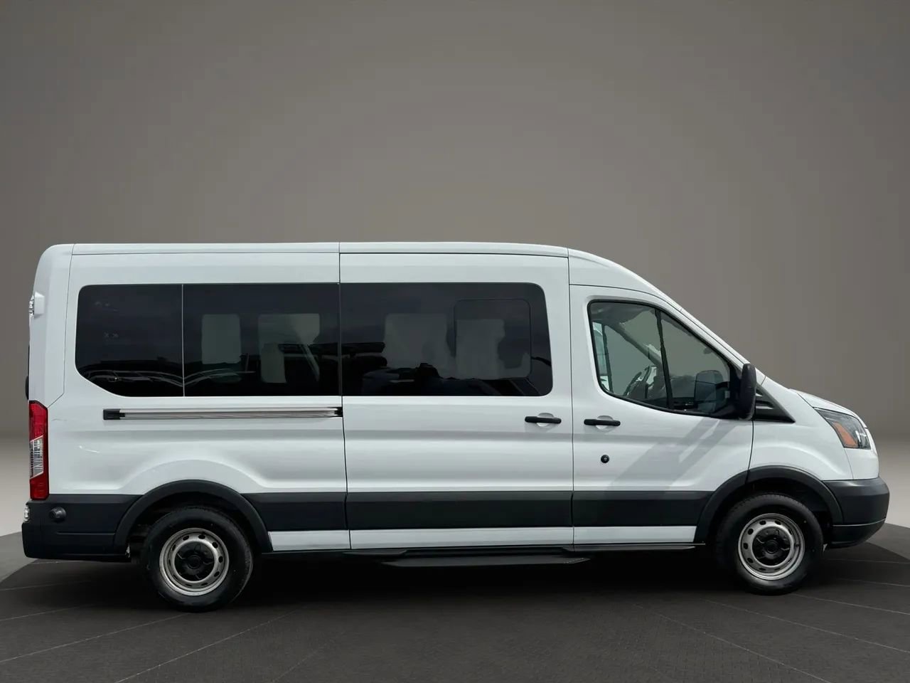 Used 2018 Ford Transit 350 XL image 8
