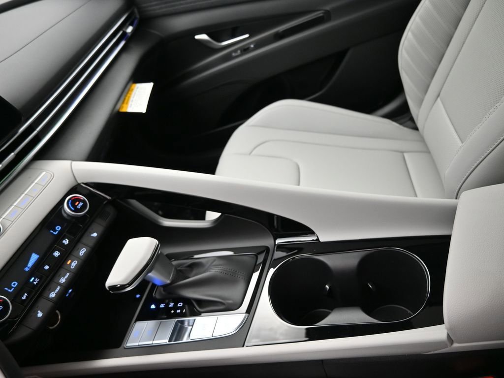 New 2025 Hyundai Elantra Limited image 20
