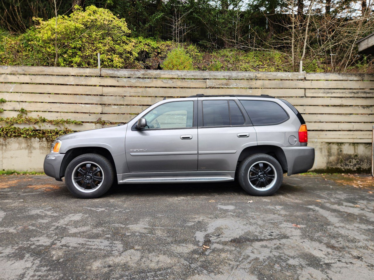 Used 2009 GMC Envoy Denali w/ Sun And 6-Disc Cd Package AWD/4WD image 5