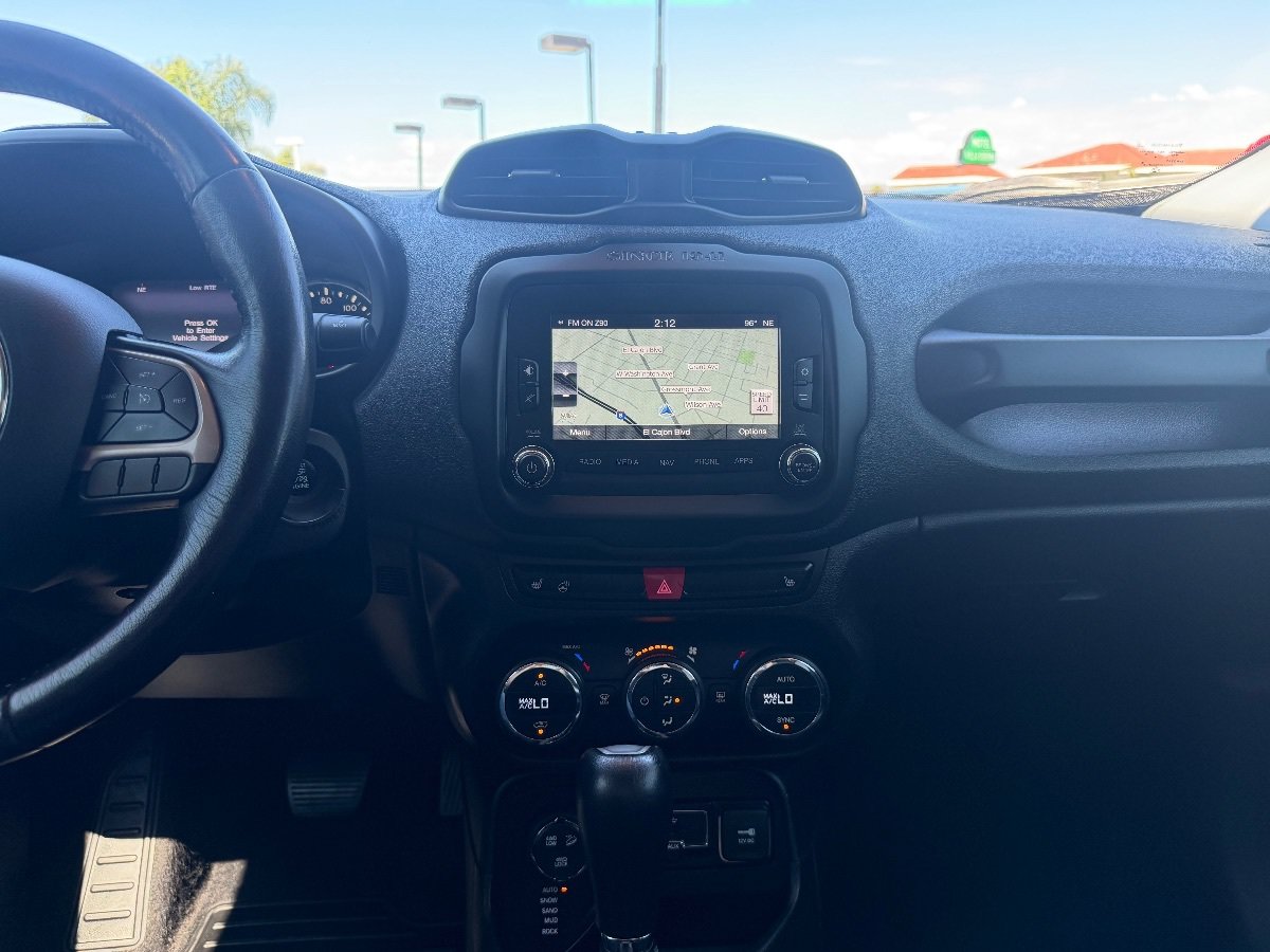 Used 2017 Jeep Renegade Trailhawk AWD/4WD image 19