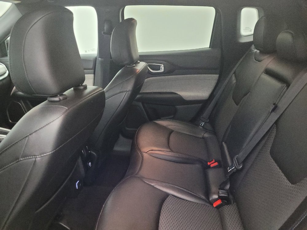 Used 2024 Jeep Compass Latitude image 18