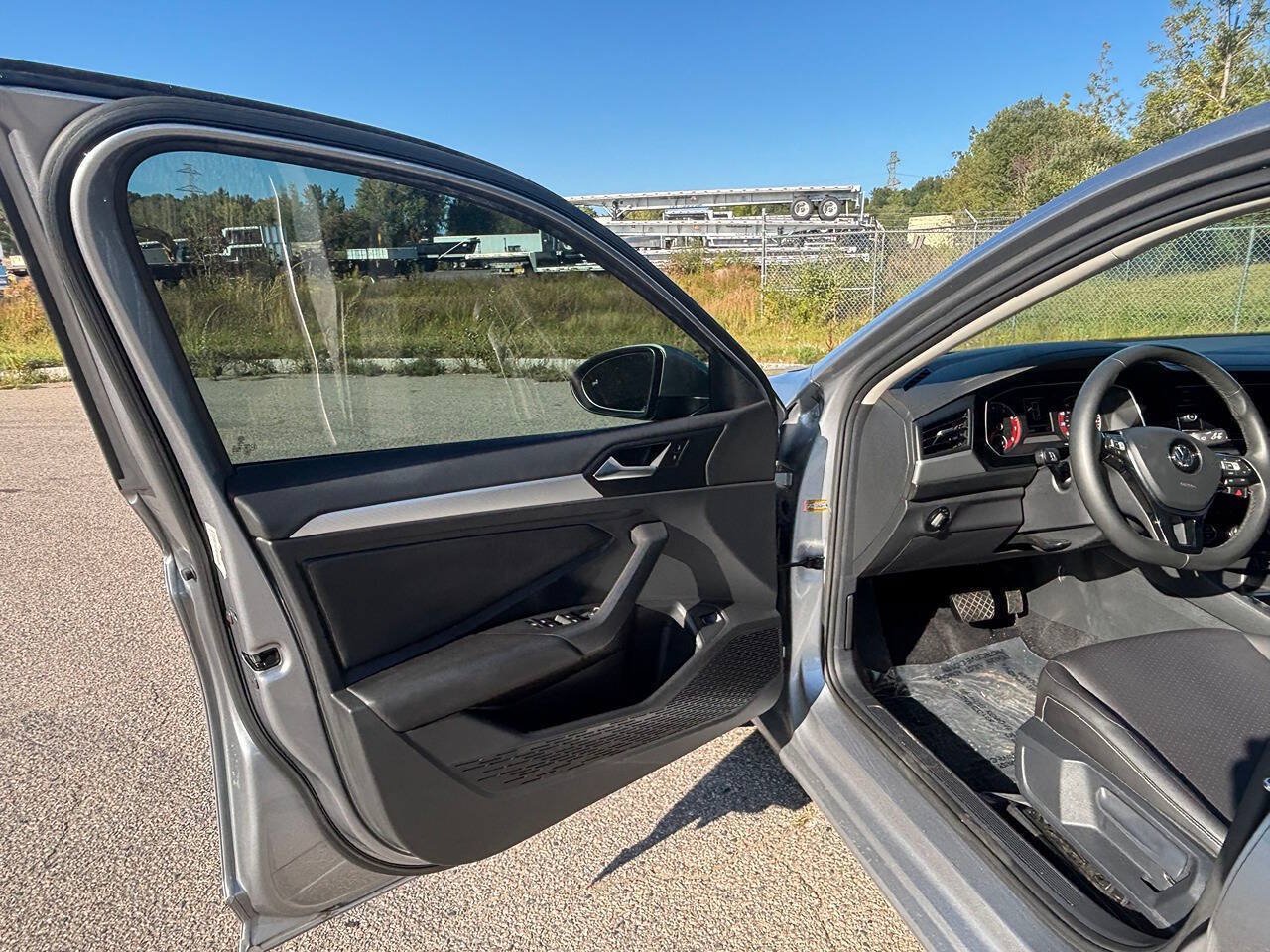 Used 2020 Volkswagen Jetta SE w/ SE Cold Weather Package FWD image 5