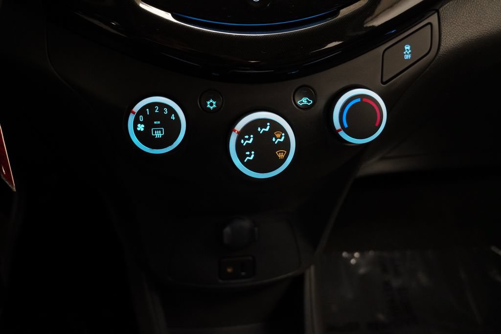 Used 2015 Chevrolet Spark LT FWD image 31