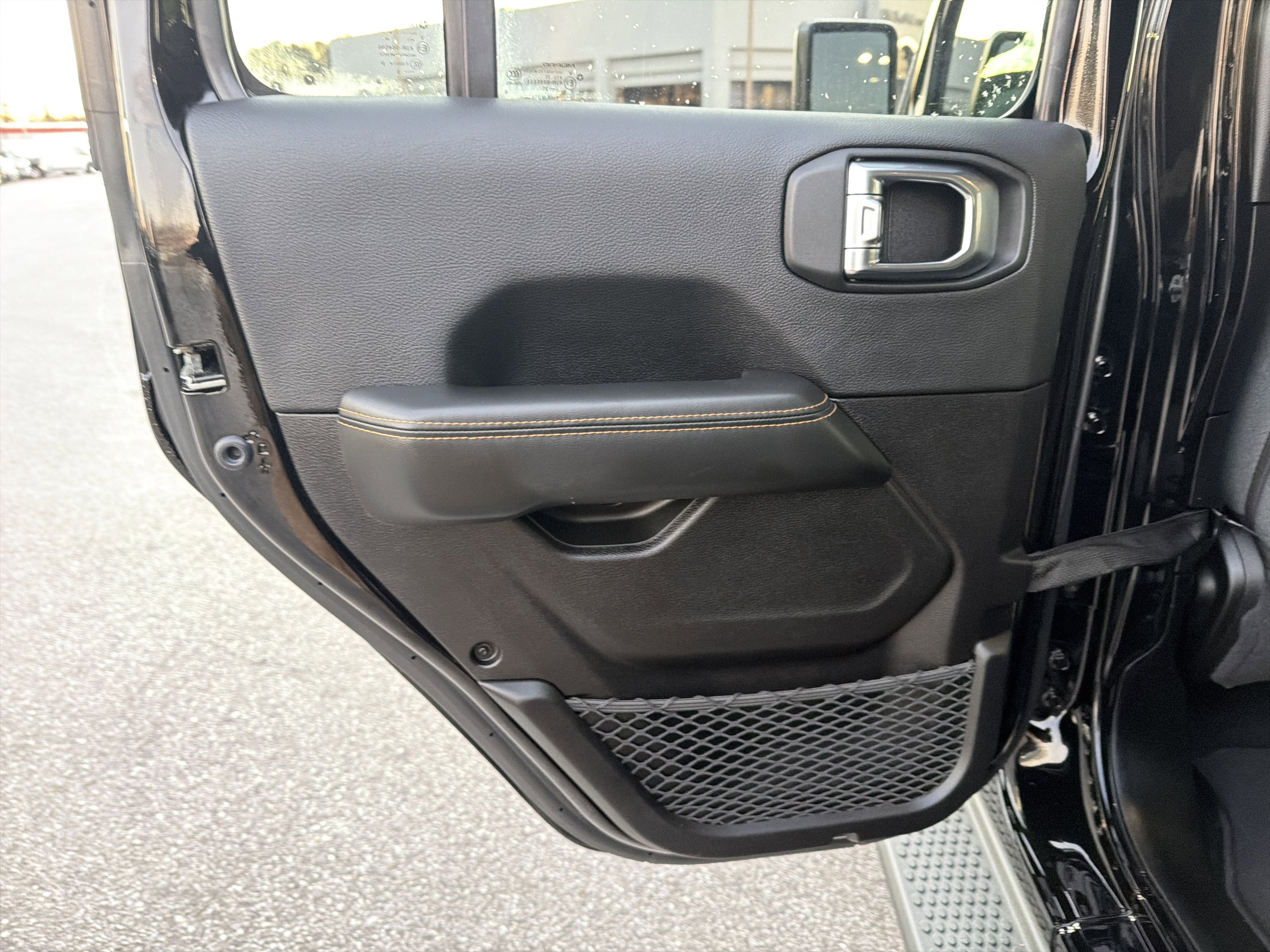 Used 2025 Jeep Wrangler Sahara image 22