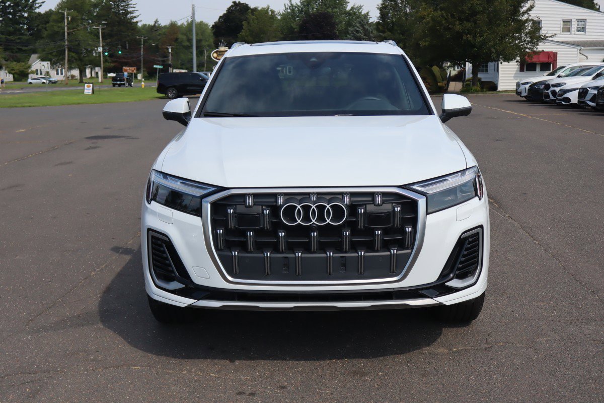 Used 2025 Audi Q7 2.0T Premium w/ Convenience Package image 2