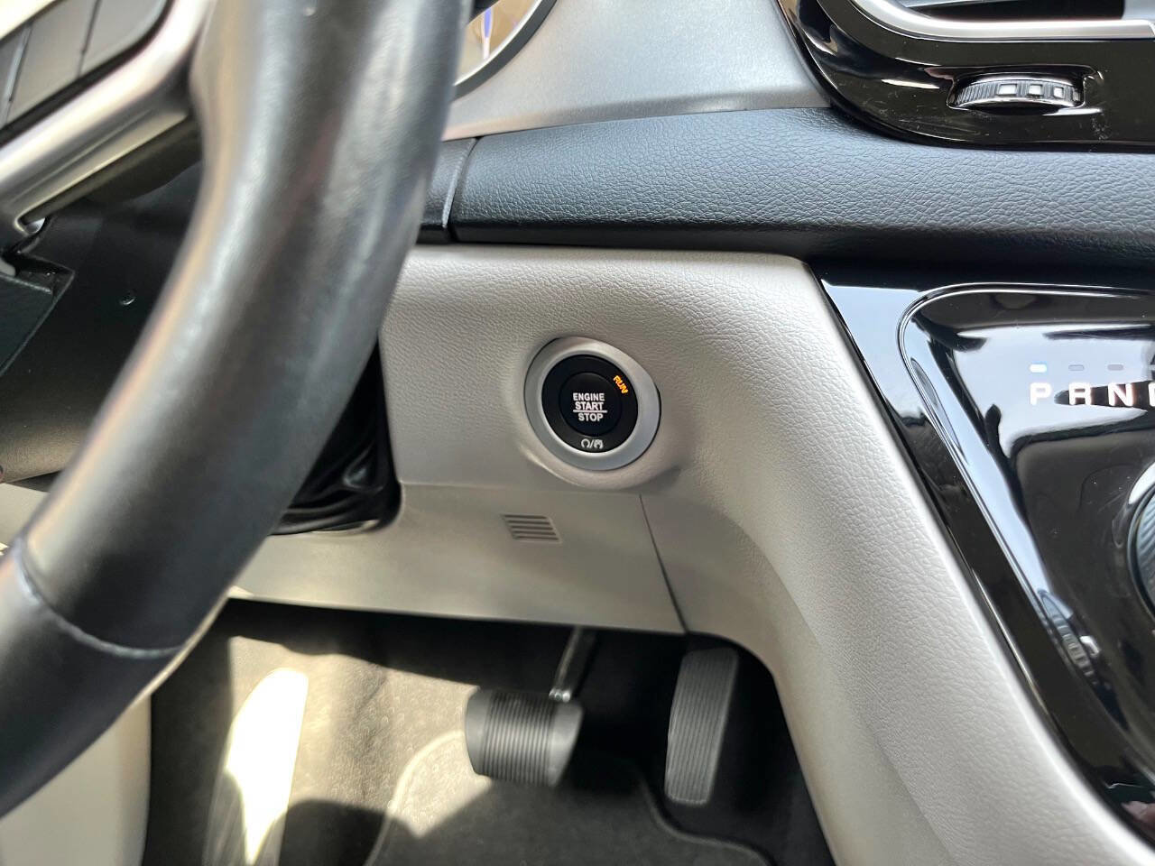 Used 2020 Chrysler Pacifica Touring-L image 24