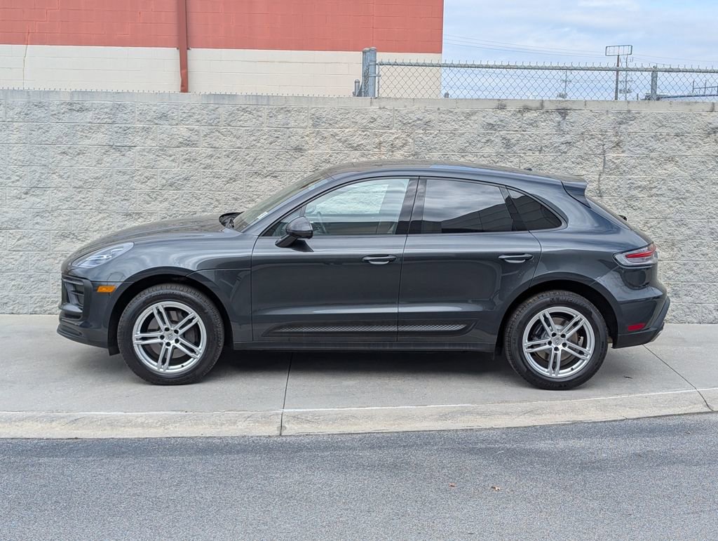 Certified 2022 Porsche Macan AWD/4WD image 2