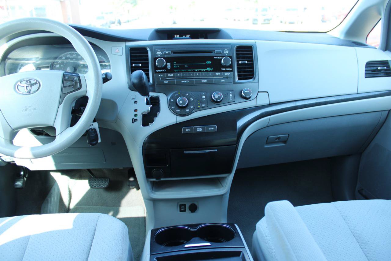 Used 2011 Toyota Sienna LE FWD image 10