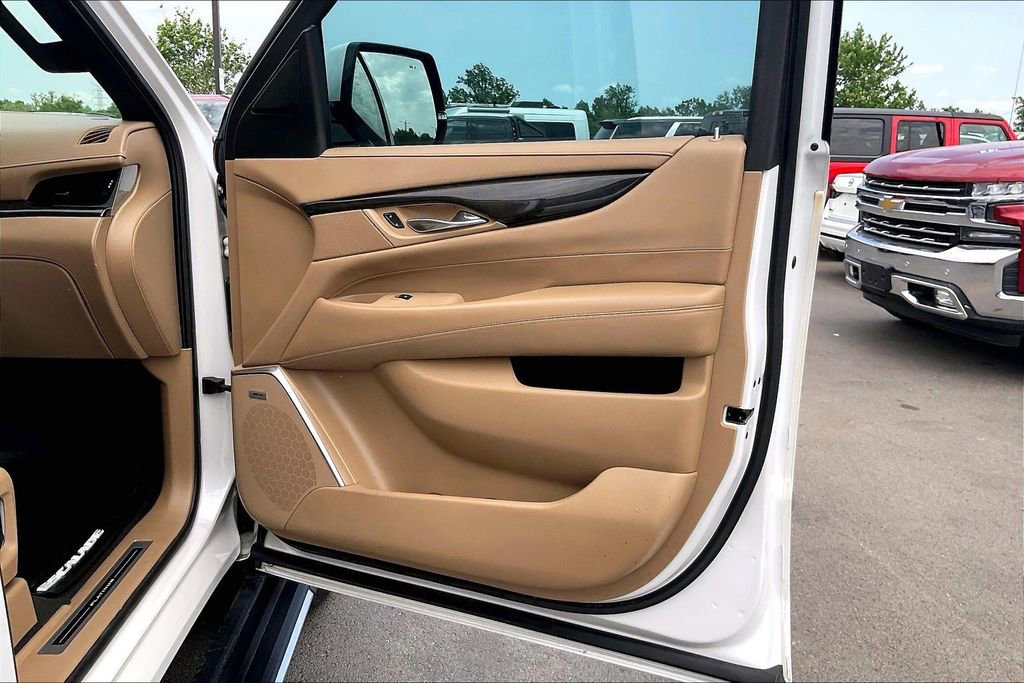 Used 2019 Cadillac Escalade ESV Platinum AWD/4WD image 31