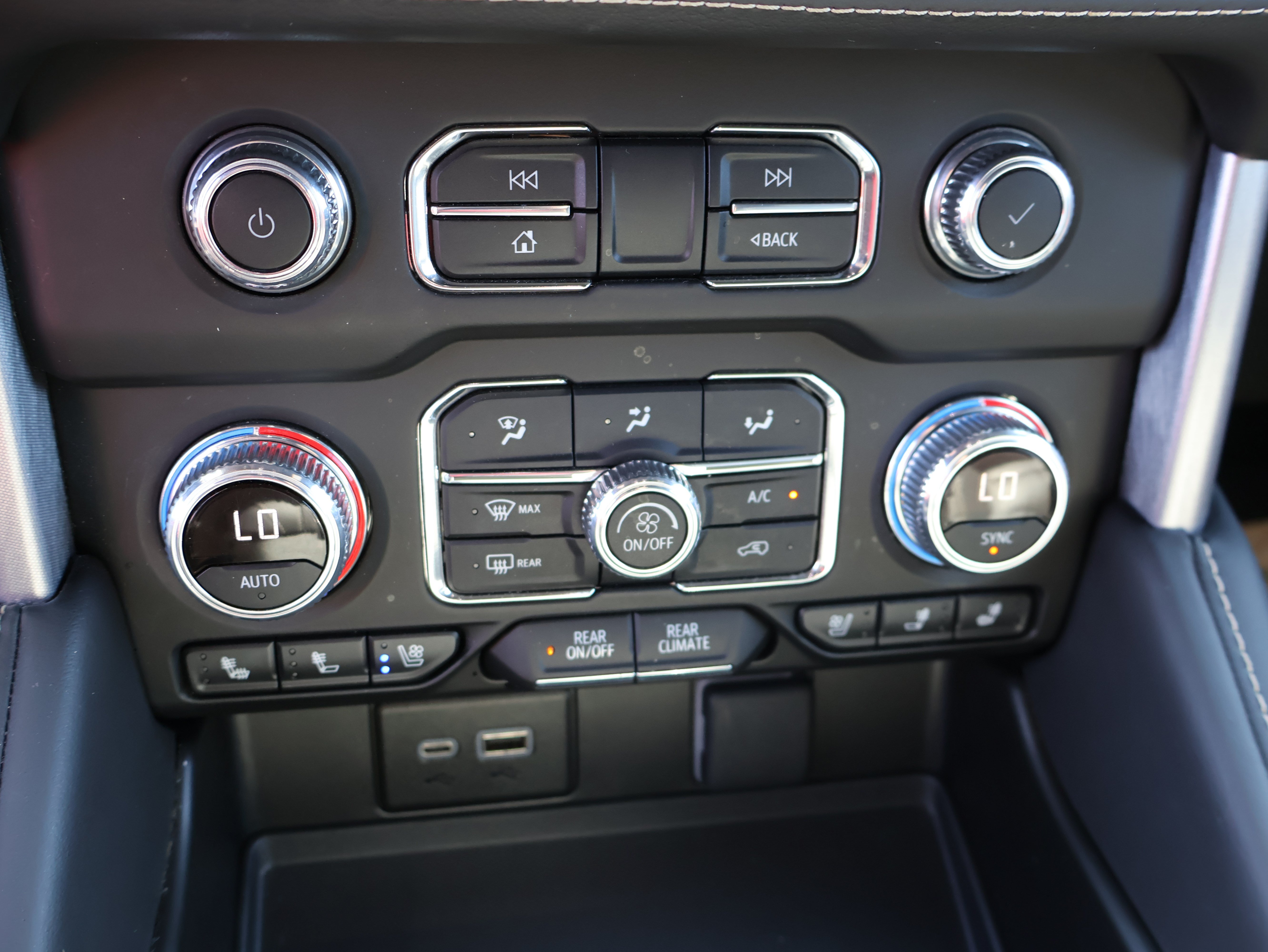Used 2024 GMC Yukon SLT AWD/4WD image 29