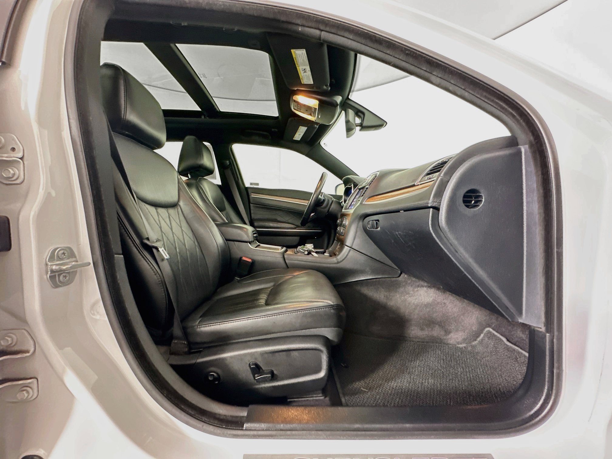 Used 2018 Chrysler 300 C w/ Sun, Sound & Nav Package RWD image 32