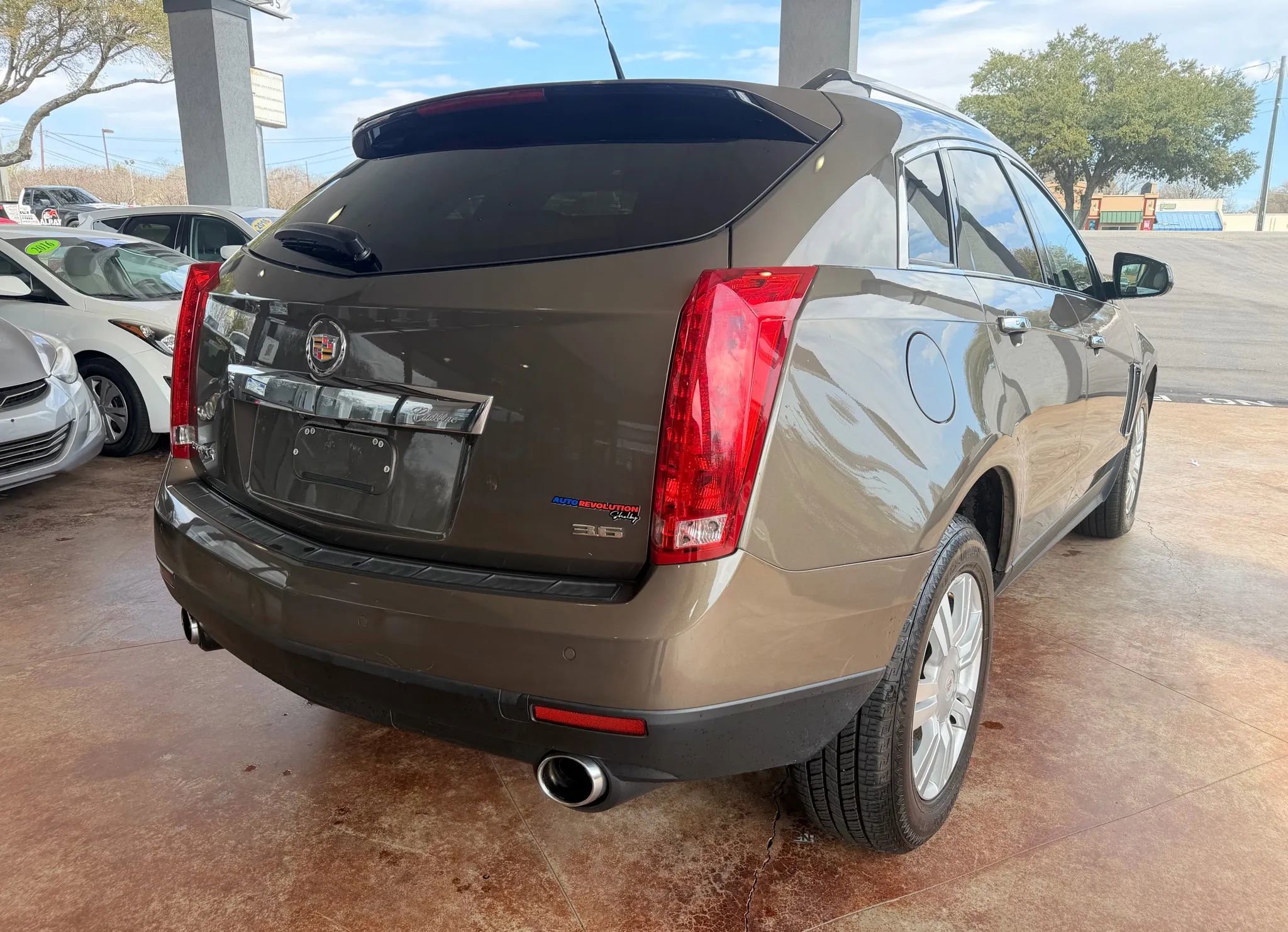 Used 2014 Cadillac SRX Luxury w/ Driver Awareness Package AWD/4WD image 6