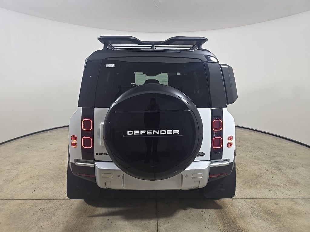 Used 2023 Land Rover Defender 110 S image 5