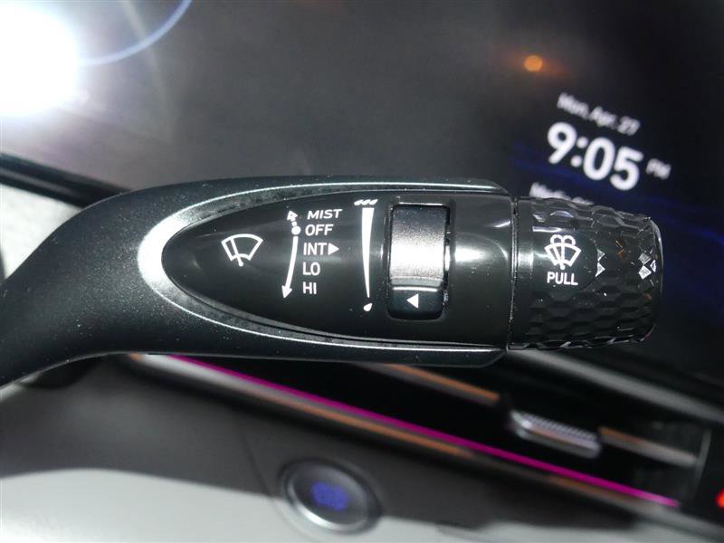 Used 2024 Hyundai Elantra SEL FWD image 35