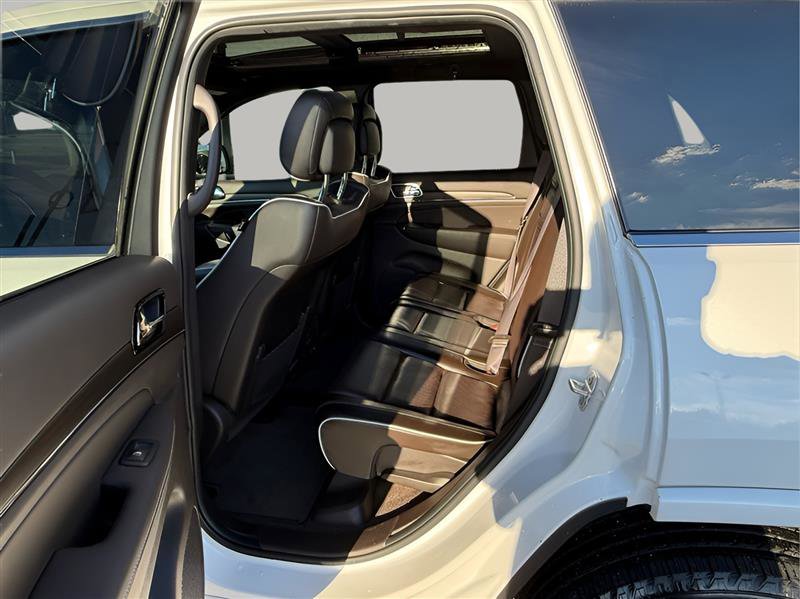 Used 2019 Jeep Grand Cherokee Overland RWD image 25