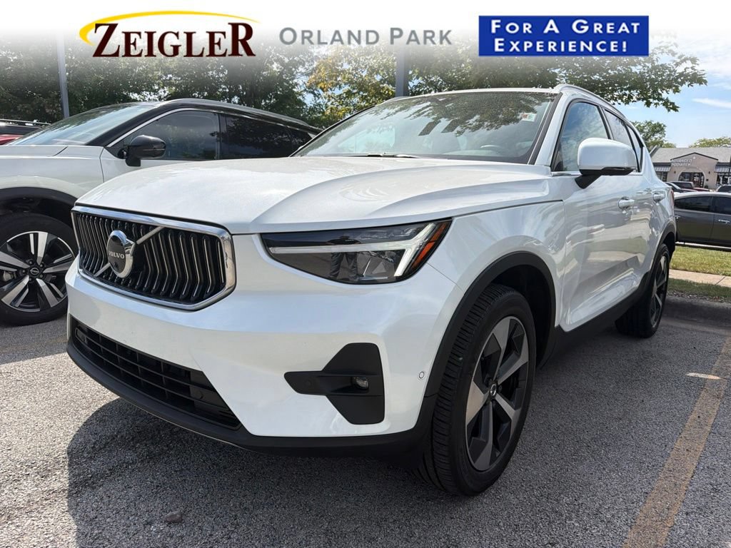 Used 2025 Volvo XC40 B5 Plus AWD/4WD video 1